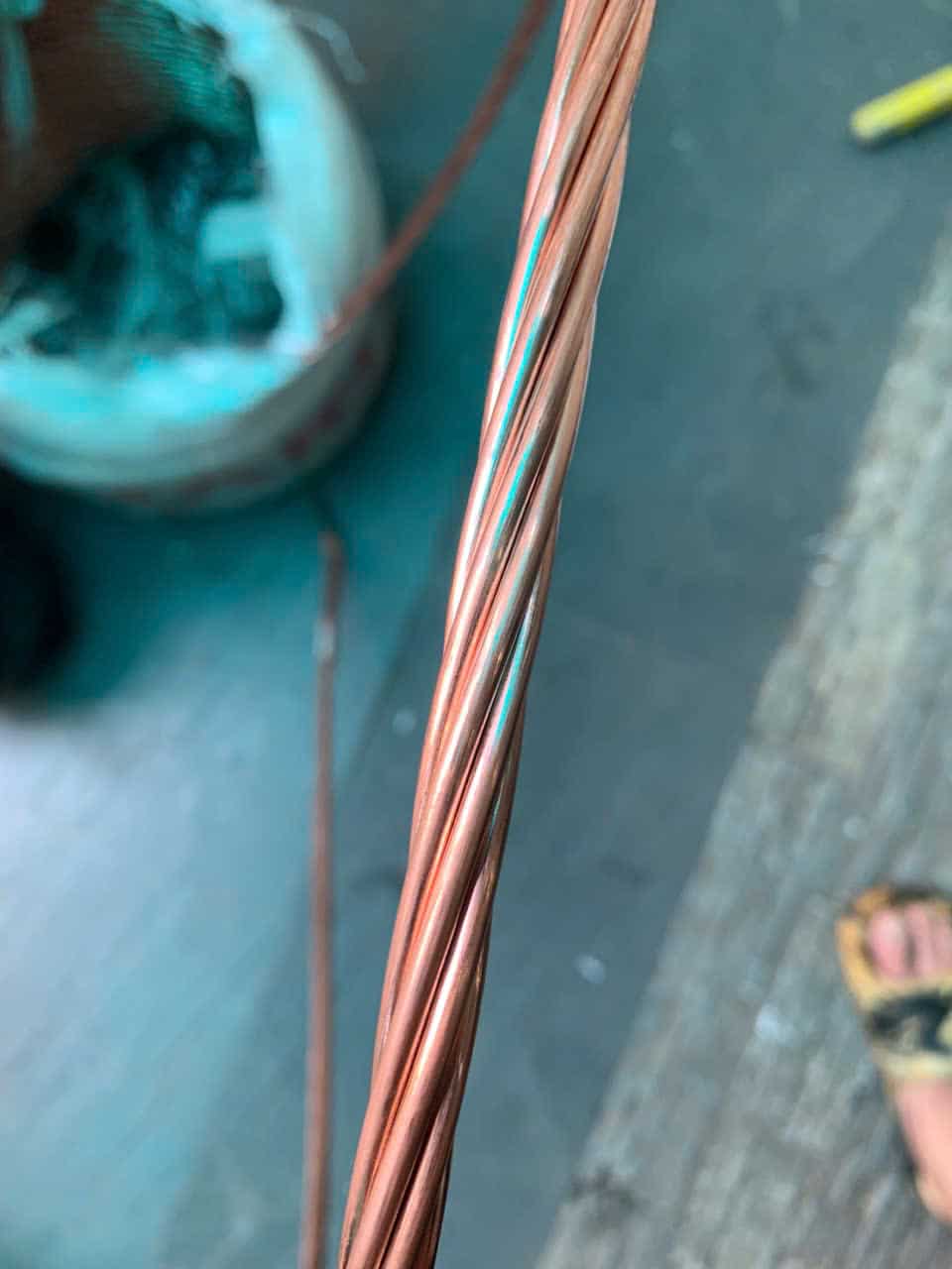 Cáp đồng trần 50mm2 3 Cáp đồng trần làm từ đồng nguyên chất, độ dẫn điện cao, dùng trong hệ thống chống sét tiếp địa.