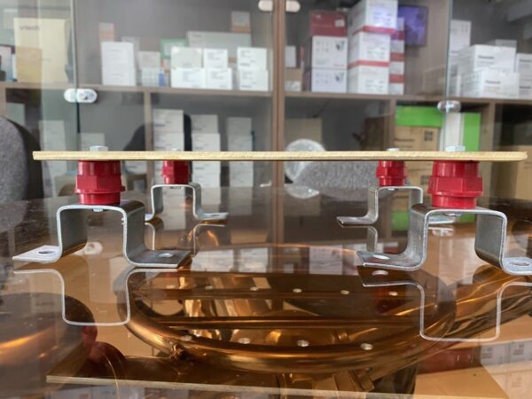 Bảng đồng thau tiếp địa 2 Bảng đồng thau, chân đế, gối đở